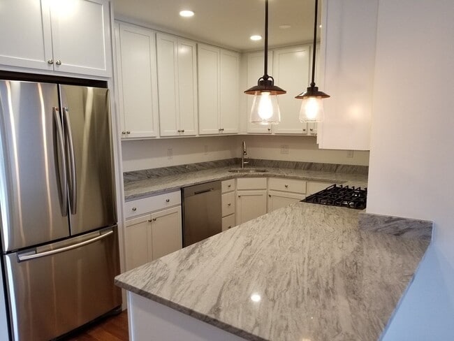 Building Photo - 65 E India Row Unit 9A