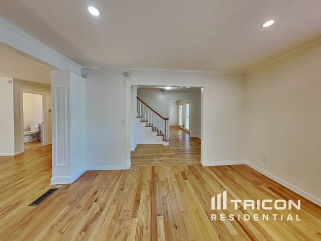 Photo - 361 Willow Glenn Dr