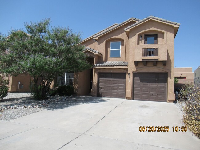 Massive 5Bed, 4Bath, 2Story Home Located i... - Massive 5Bed, 4Bath, 2Story Home Located i...