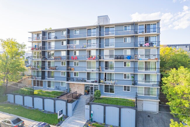 Building Photo - Hillcrest Ridge