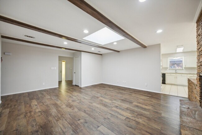 Photo - 1725 Northcrest Dr