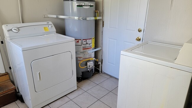 on-site FREE laundry - 12105 12th Ave S