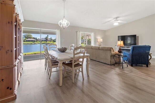 Photo - 5207 88th St W