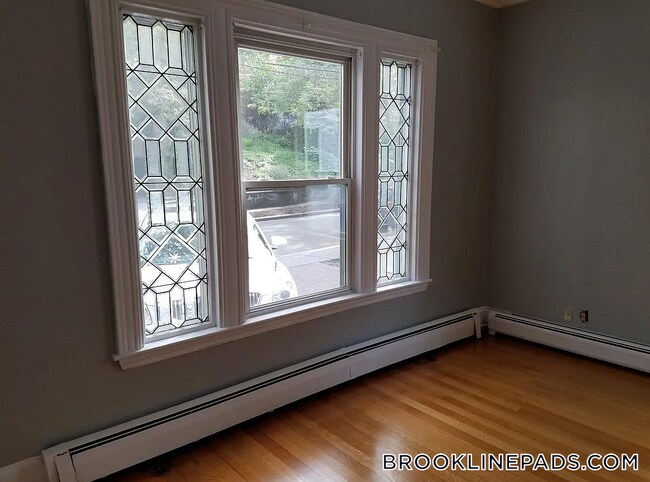 Photo - 66 University Rd Unit 1