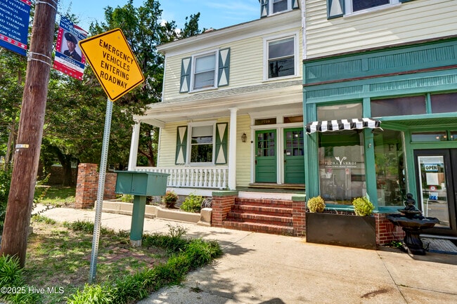 Photo - 727 Princess St