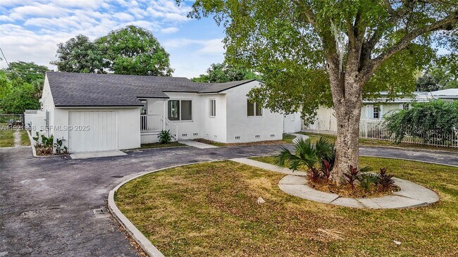 Building Photo - 201 S Biscayne River Dr Unit A