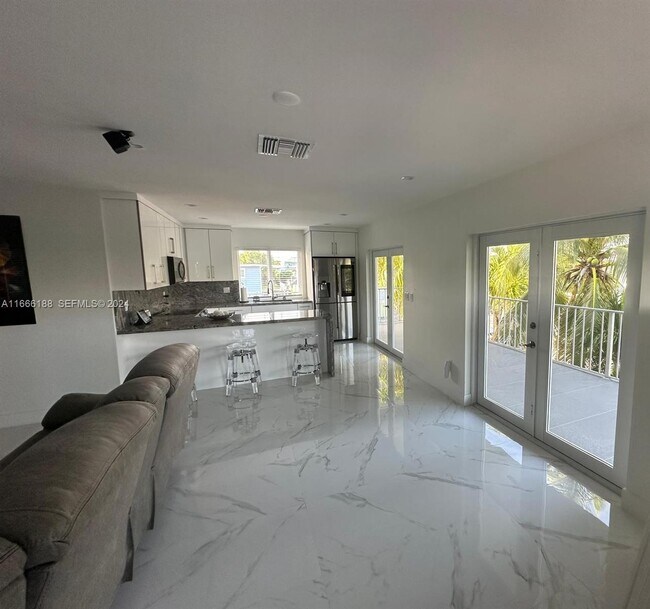 Photo - 169 Corrine Pl