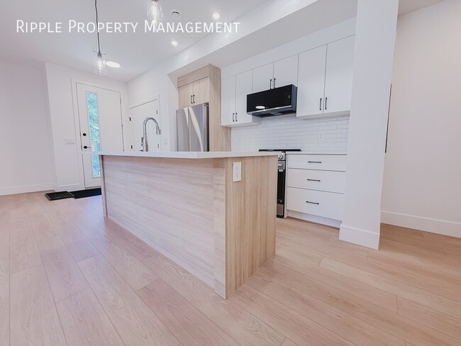 Photo - AMAZING 3 BEDS, 2.5 BATHS MULTIPLEX | AIR CONDITIONING & WINDOW COVERINGS