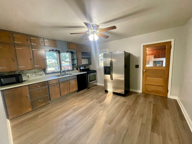 Photo - 2055 140th St