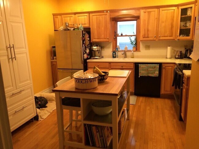173 Claremont Ave Unit Lower apt