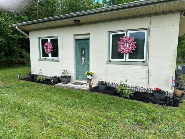 Building Photo - 43 E Wheat Rd Rental