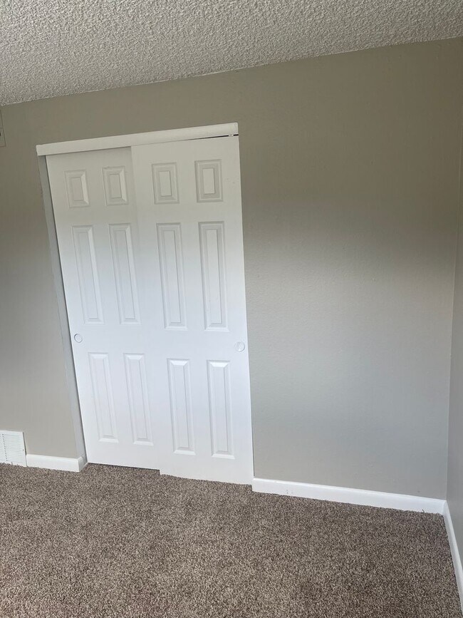 Photo - 3 Bedroom 2 Bathroom Condo in Lakewood Unit 40