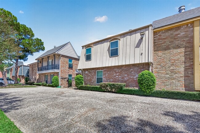 5524 Beverly Hill St Unit 2