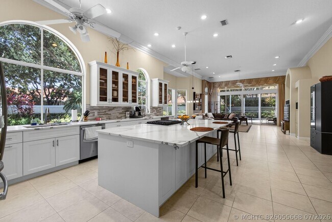Photo - 1048 Diamond Head Way