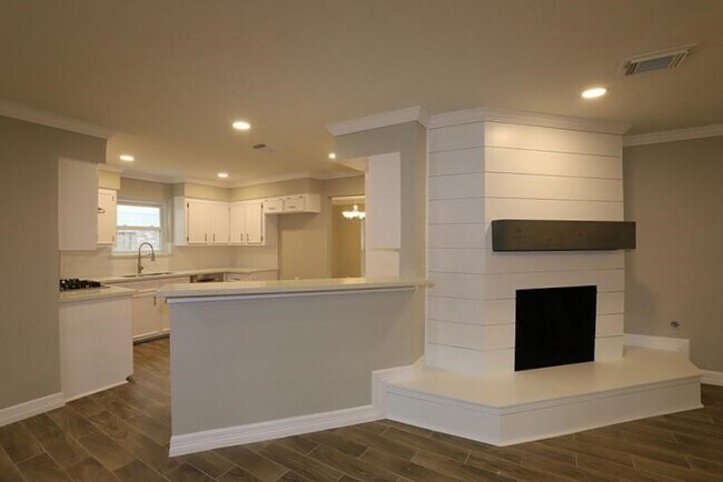 Photo - 511 Rosewood Dr