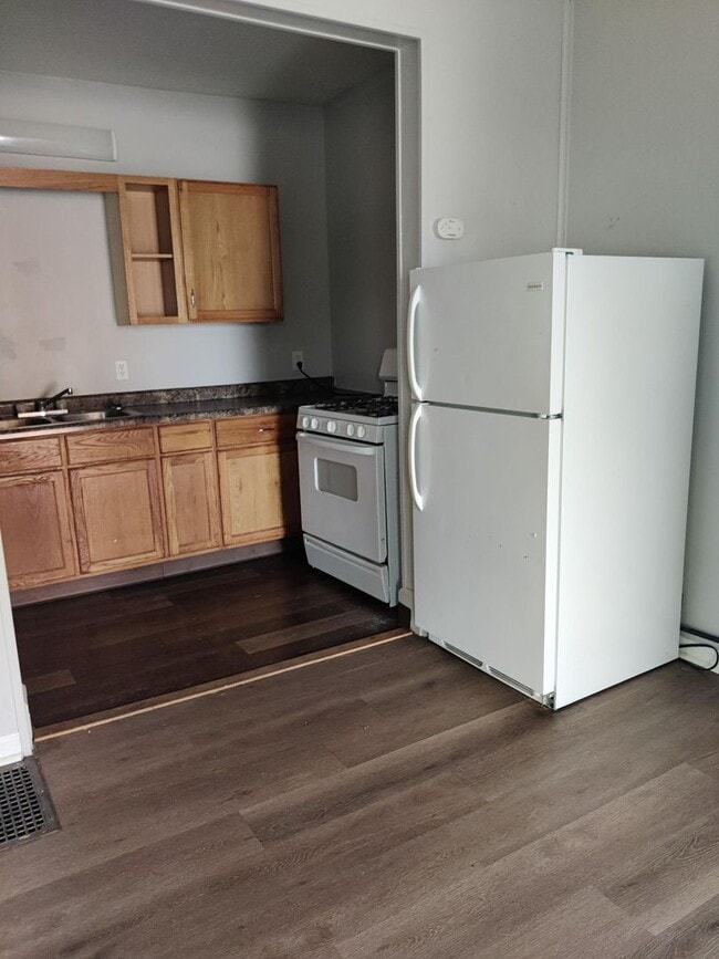 Photo - 205 E College St Unit 205-B