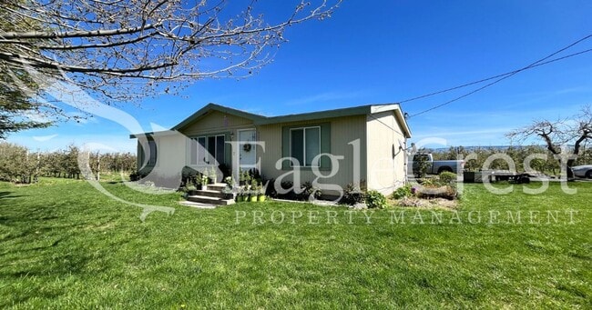 Photo - 3 Bed, 2 Bath Home with Open Yard in Desirable Orchards Area