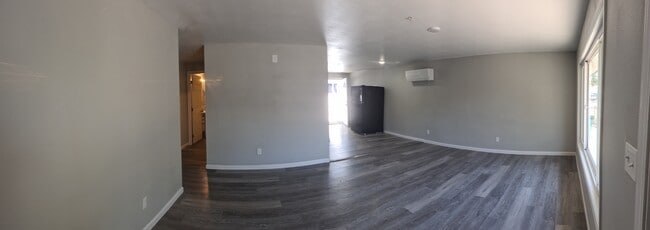 living room - 2426 White Ave Unit B