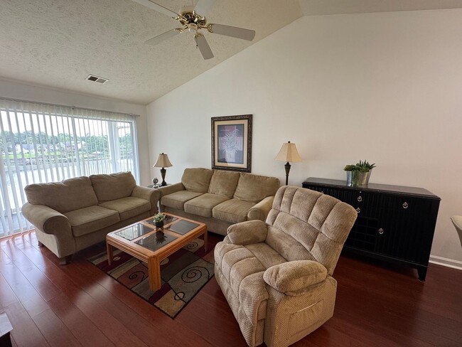 Photo - Myrtle Beach - 2 Bedroom / 2 Bathroom Furn...