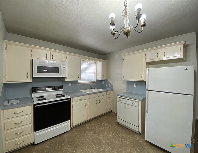 Photo - 1312 W Avenue D