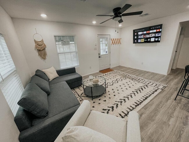 Photo - 3729-3727 N 24th St Unidad ID1352452P