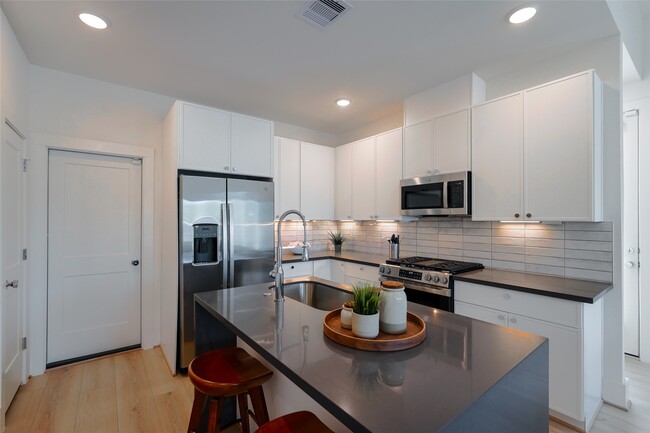 Photo - 864 Paul Quinn St