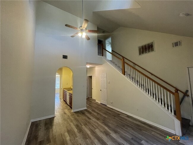 2023 Lisa Ln