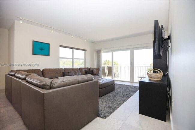 Photo - 300 Bayview Dr Unit 216