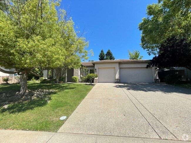 Building Photo - Stunning 4-Bedroom Home in Prime Folsom Lo...