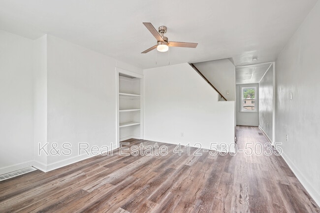 Photo - 5158 Gloster St