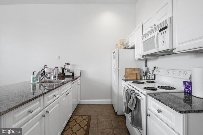 Building Photo - 1001 Chestnut St Unit 903W