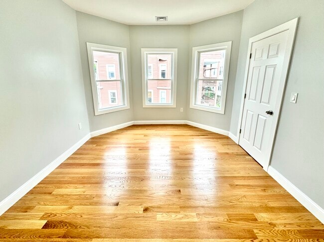 Photo - 190 Hillside St Unit 3