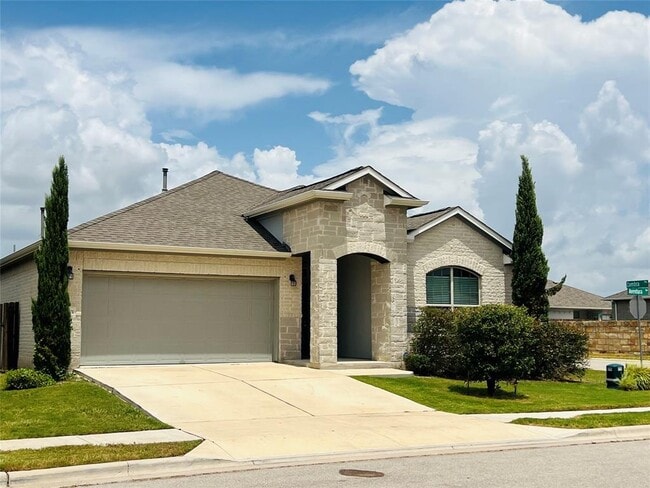 Building Photo - 16901 Aventura Ave