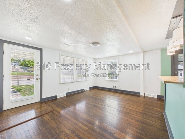 Photo - 810 S Woodland Ave