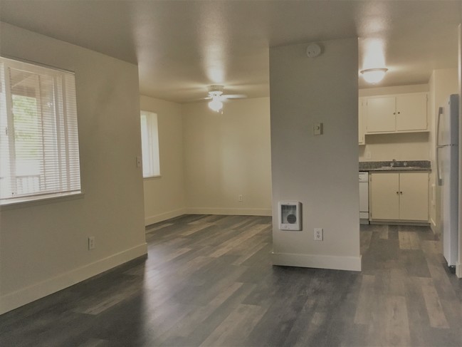 Building Photo - Rosewood Apartments