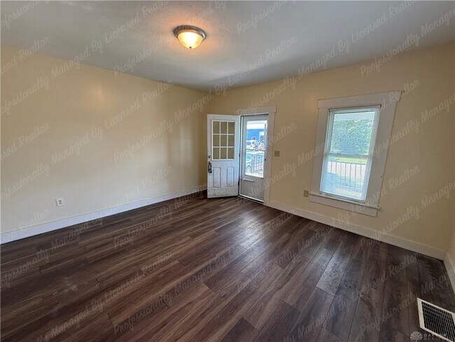 Photo - 1835 Hillsdale Ave