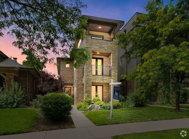 Building Photo - LUX 4BD, 5BA SloHi Home with Finished Base...