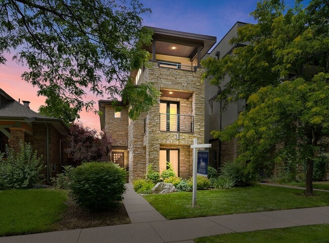 LUX 4BD, 5BA SloHi Home with Finished Base... - LUX 4BD, 5BA SloHi Home with Finished Base...
