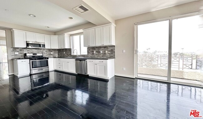 Photo - 4100 Wilshire Blvd Unit 401