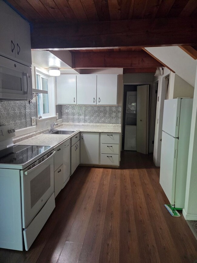 Photo - Charming 3-Bed, 2-Bath Home in Peaceful Tw...