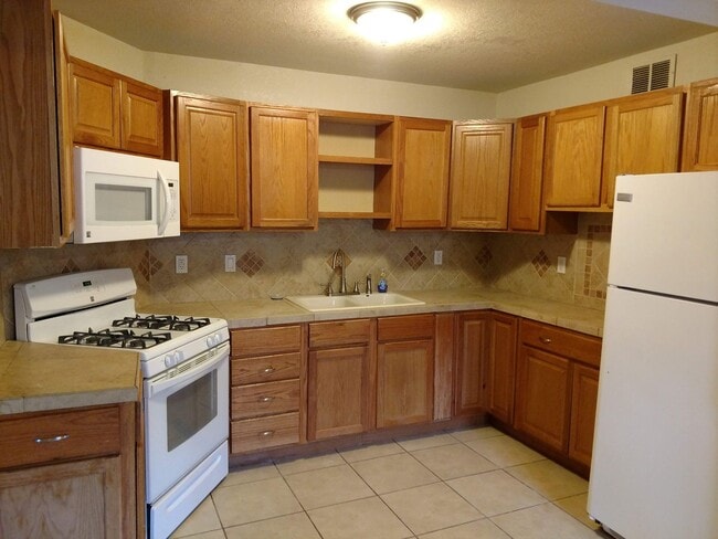 Photo - 2610 Azalea.  PROSPECTIVE TENANTS MUST SUBMIT A $58 NON-REFUNDABLE APPLICATION FEE PER APPLICANT ...