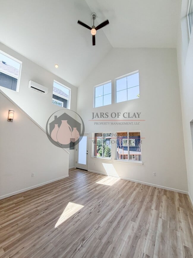 Photo - 2528 Gilbert St S