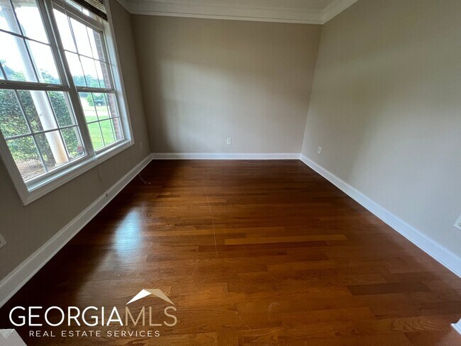 Photo - 2075 Jessica Way