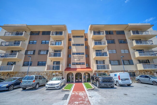 Building Photo - 5249 NW 7th St Unit 416