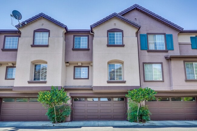 Photo - Bright & Airy 3-Story Townhome 3/2.5 in the Willows HOA Complex Off of Old Hillsdale Ave/Rubino C...