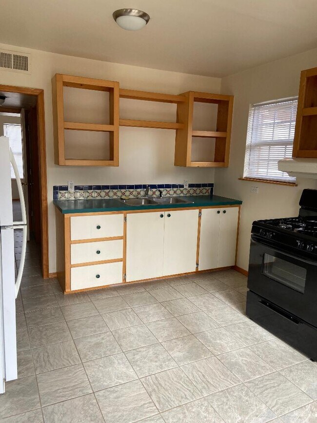 Photo - 639 S Pickard Ave