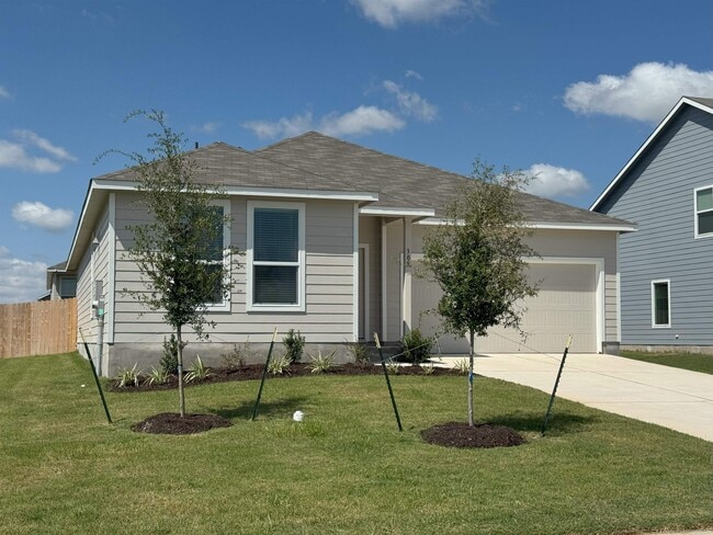 Photo - 305 Heritage Grvs Rd