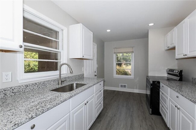 Photo - 1052 Holly Cir