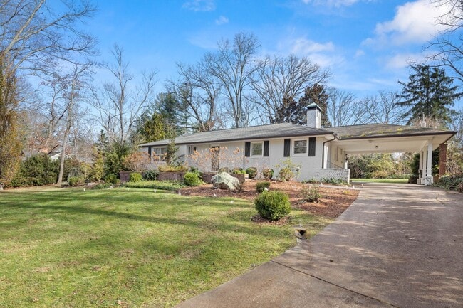 Building Photo - Biltmore Forest Home