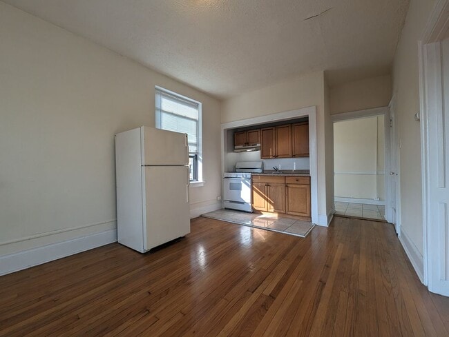 Photo - 2715 N Milwaukee Ave Unit 208
